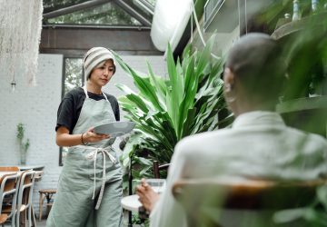 A lawyer settles the score on the confusing rules behind tips and service charge
