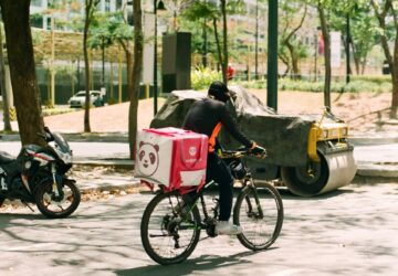 Many restaurants, primarily fast food joints, have set up their own food delivery apps, but it is third party apps like Foodpanda that dominate the scene