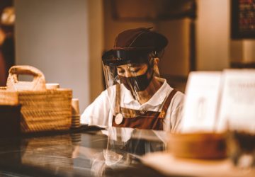 Besides ayuda, bringing up consumer confidence is an issue of providing support to the restaurant industry