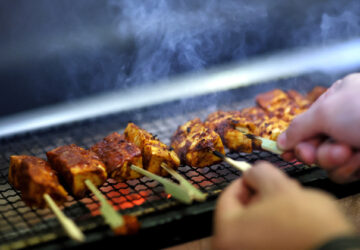 FILE PHOTO: Lab-grown chicken from GOOD Meat is grilled by Chef Daniel Lugo at Jose Andres's China Chilcano, in Washington, U.S., July 13, 2023. REUTERS/Leah Millis/File Photo
