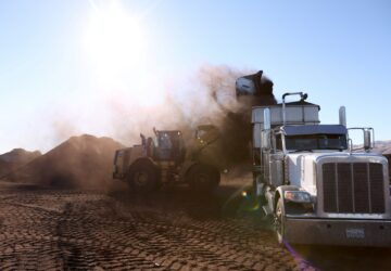 FILE PHOTO: Fresh compost made from food scraps and green waste is loaded onto a truck before being sent to a farm at Recology Blossom Valley Organics North near Vernalis, California, U.S., November 10, 2022. REUTERS/Brittany Hosea-Small/File Photo